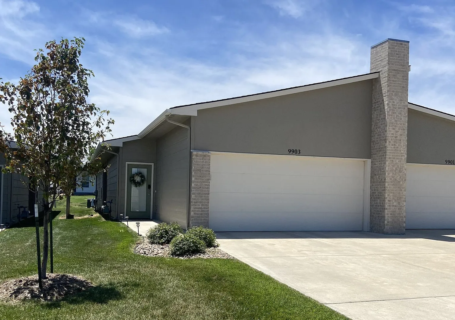 Newer 3 bedroom 2 bath duplex — Photo 1
