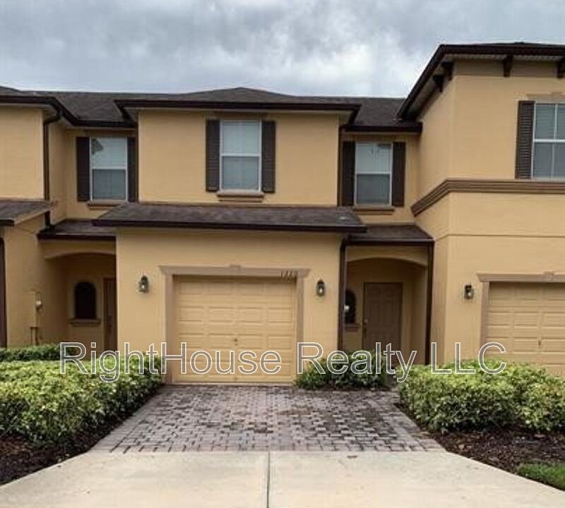 1st image of 1220 Twin Trees Ln