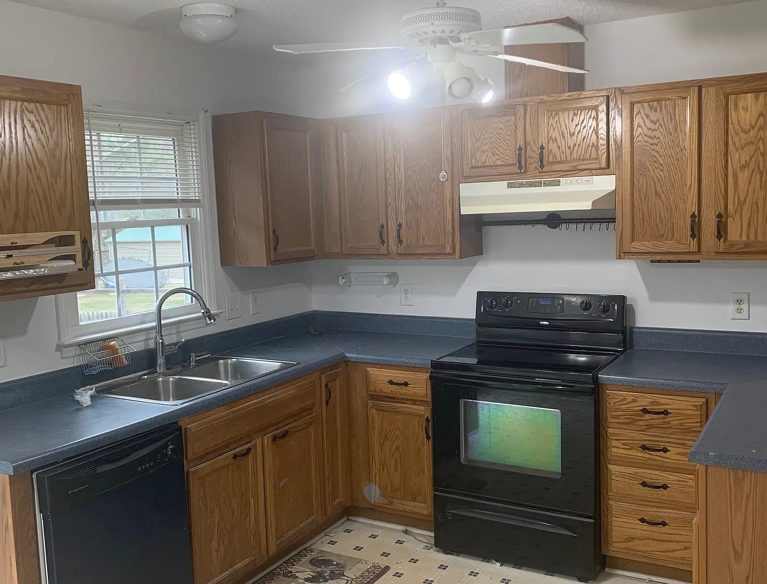 3 bed, 1070 sqft, $1,750 — Photo 2