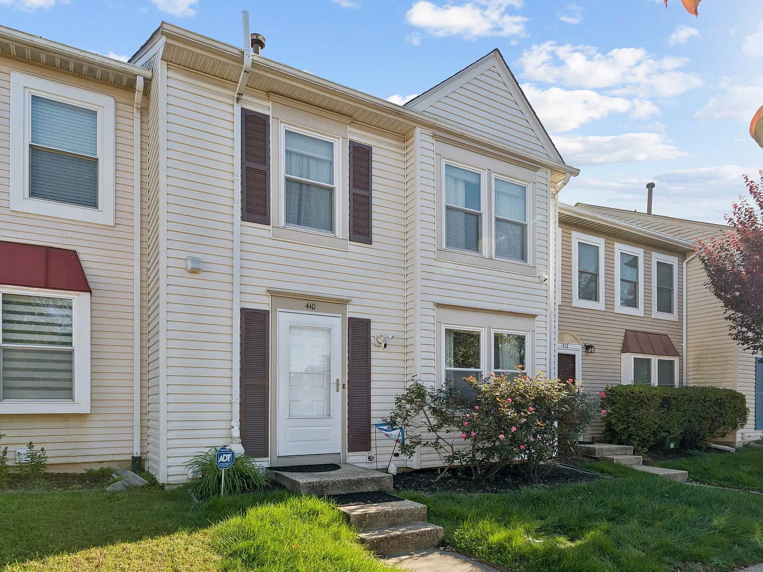 3 bed, 2.5 bath, 1714 sqft, $3,000 — Photo 2