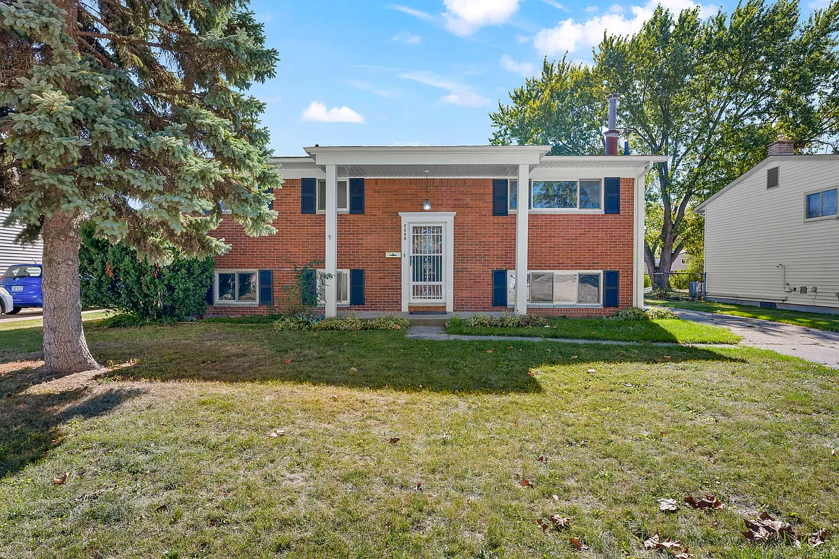 Building Photo - 2268 Serra Dr