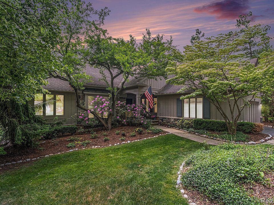 1st image of 4825 Mirror Lake Dr