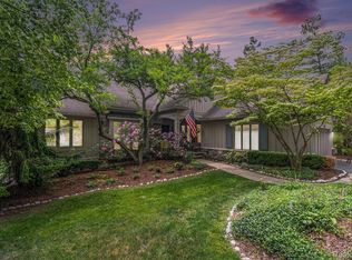 4825 Mirror Lake Dr, West Bloomfield, MI 48323