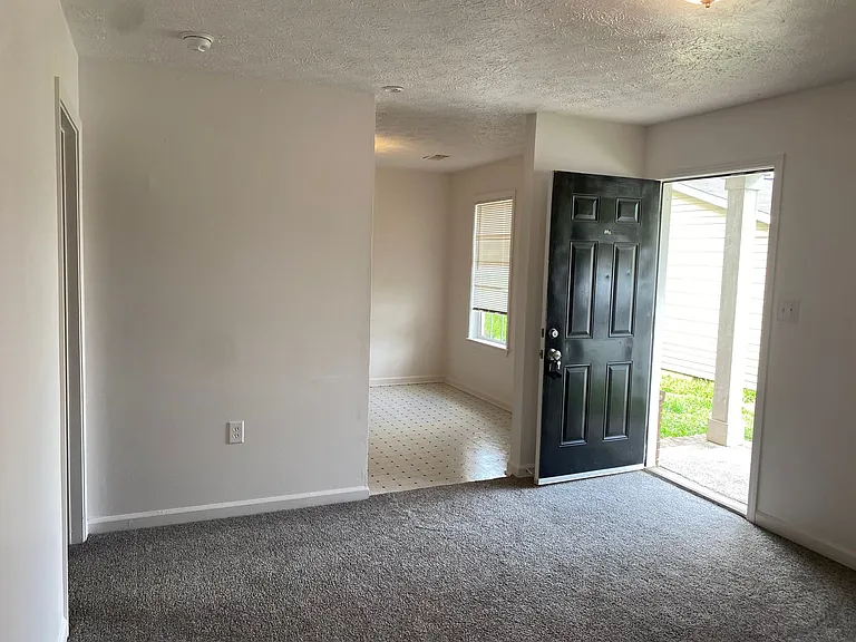 47 Robinson St — Photo 4