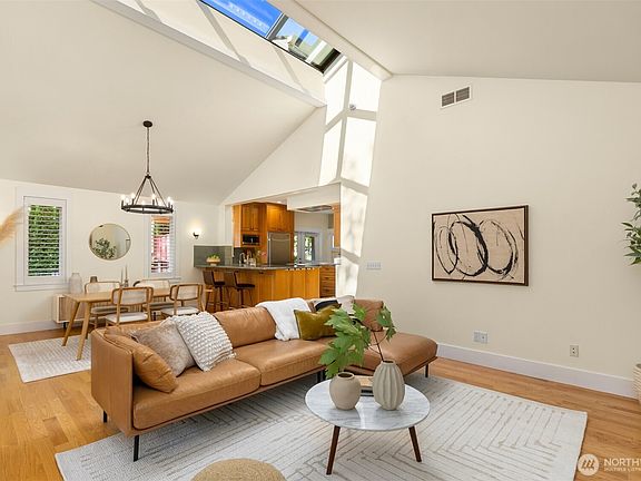 3rd image of 6575 NE Honeysuckle Lane