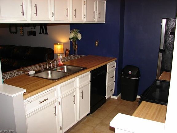 2nd image of 4757 Ledgewood Dr Unit 8B