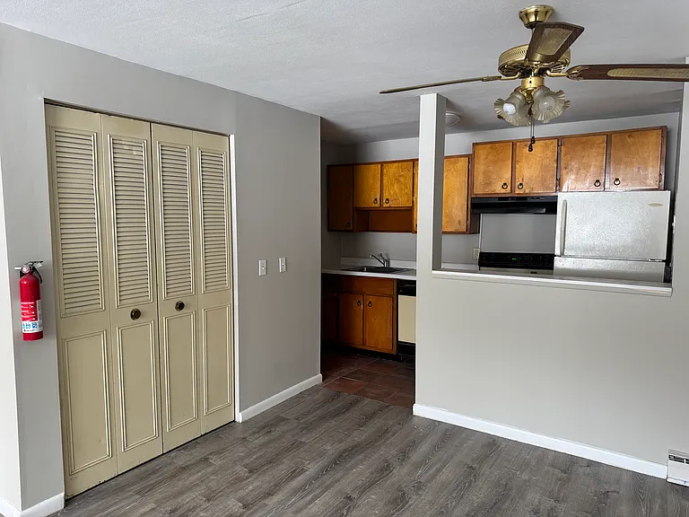 320 Elm St #3 — Photo 6