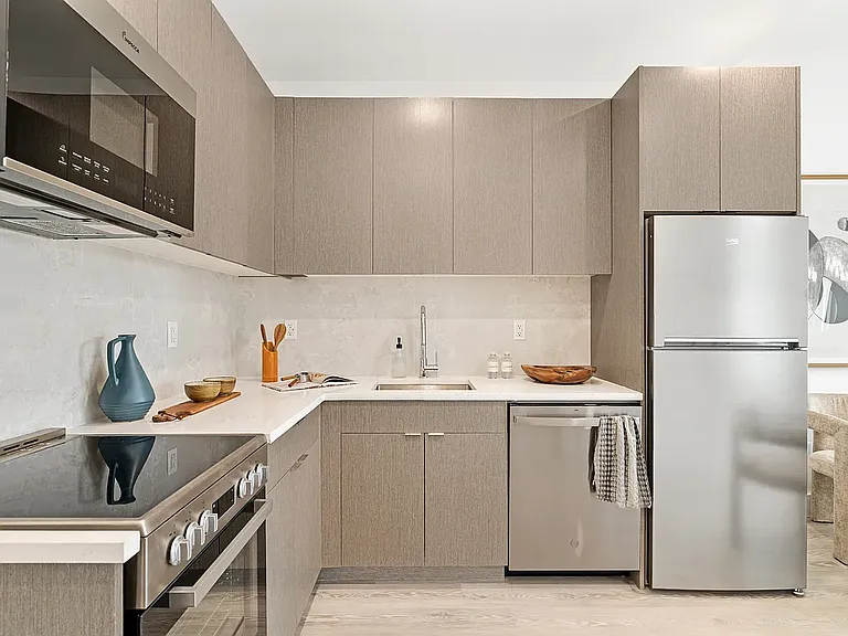 706 E 32nd St #3I — Photo 3