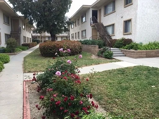 1675 Chapel Dr — Photo 40