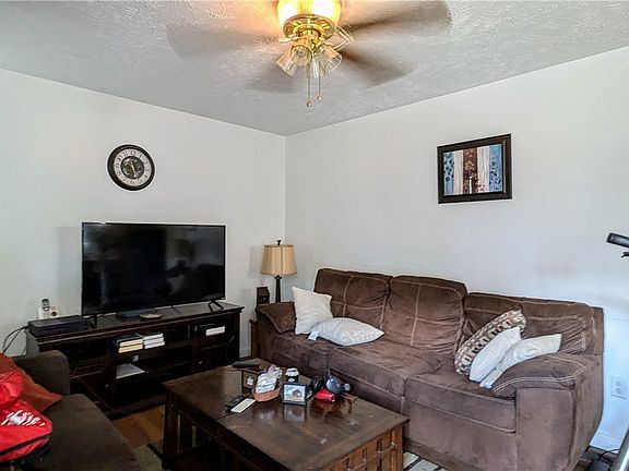 3rd image of 4215 Noble St