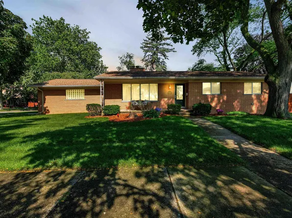 30608 Taylor St, Saint Clair Shores, MI 48082