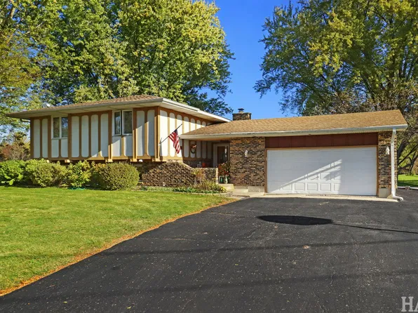 9604 Beech Ave, Crystal Lake, IL 60014