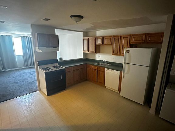 2nd image of 533 South St #2F