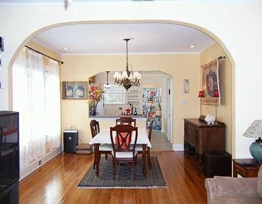 2nd image of 309 E Jean St