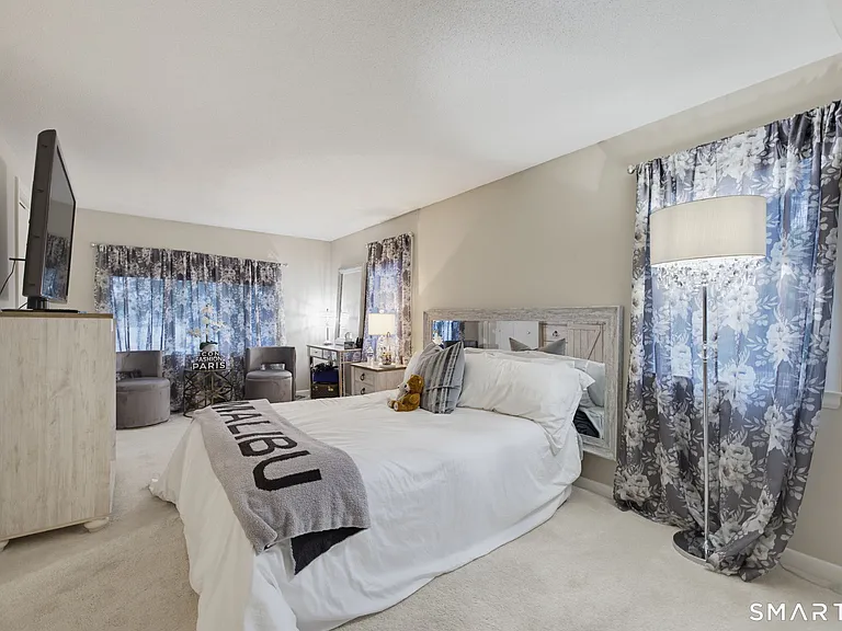30 Riverside Ave — Photo 32
