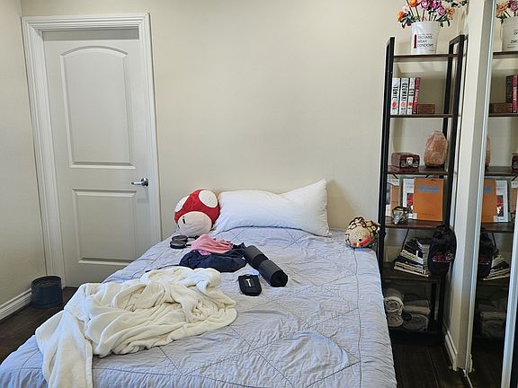 4th image of 3519 S Budlong Ave #3519