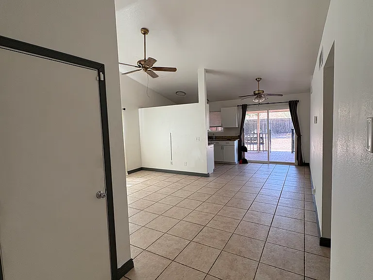 1654 W Twin Ridge Rd — Photo 2