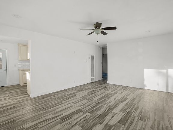 3rd image of 813 S Parton St