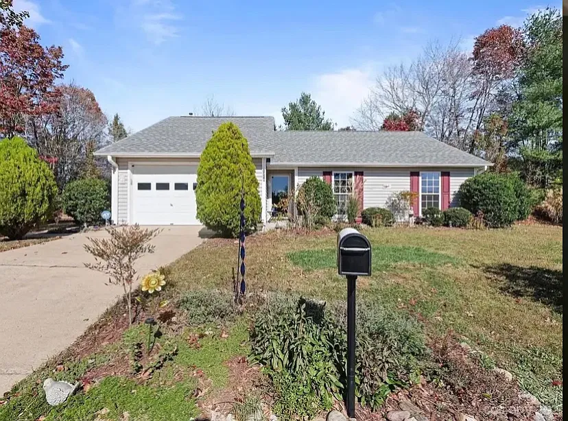 1218 Pebble Ln