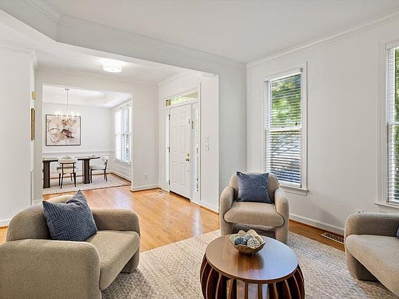 3rd image of 403 Cranborne Ln