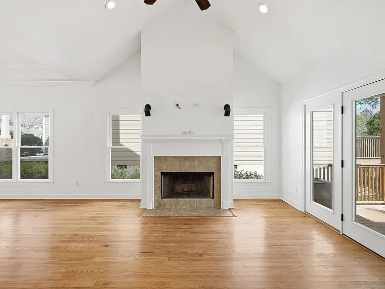 374 Cherry St — Photo 9