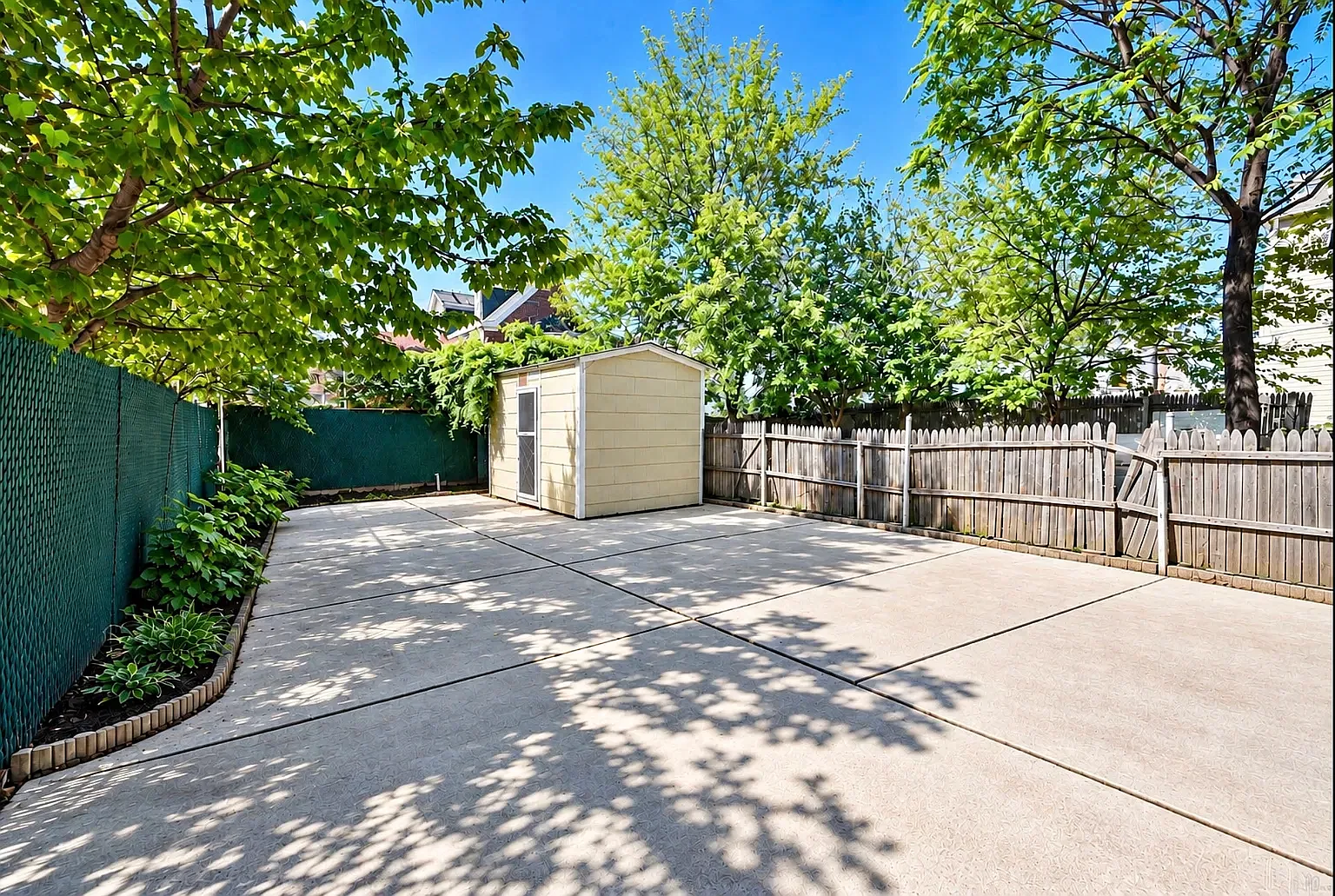 2561 Fenton Avenue — Photo 3