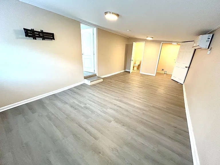 729 Burmeister St — Photo 10