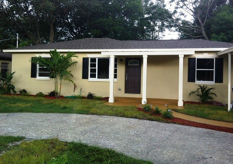 1st image of 3412 W Paxton Ave