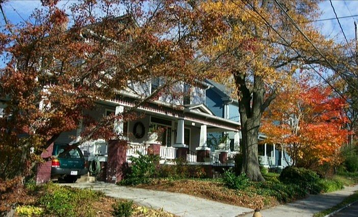 1st image of 922 Carr St