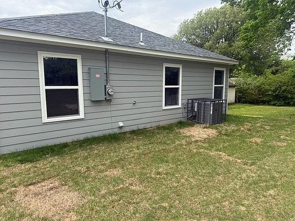 3rd image of 382 Carbon Rd