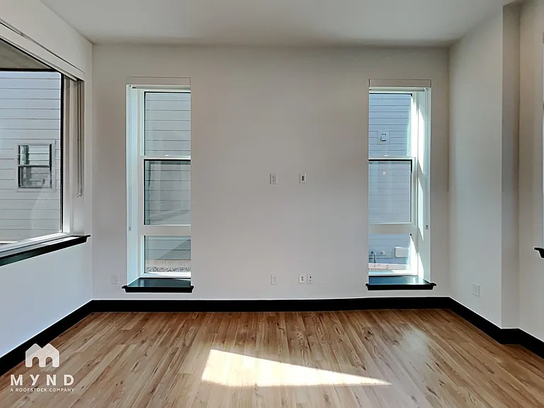 5894 Perth St — Photo 8