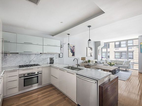 3rd image of 165 W 18th St #7A