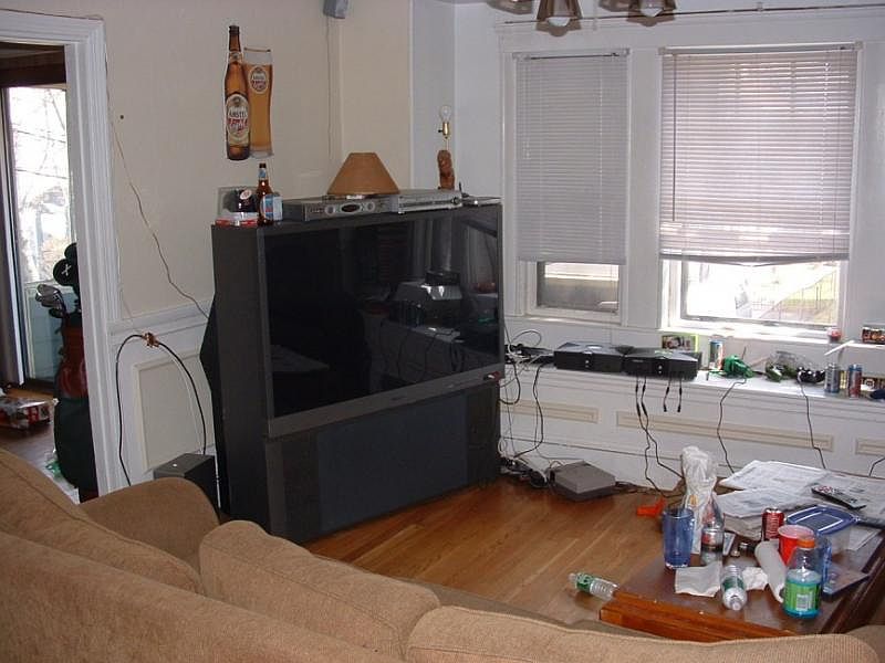 2nd image of 8 Hobson St #2