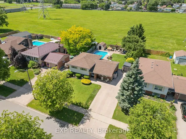 7195 Westfield Dr, Niagara Falls, ON L2J 3V5