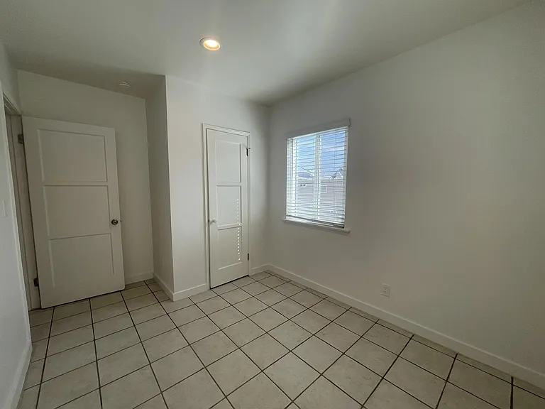 945 Thomas Ave — Photo 25