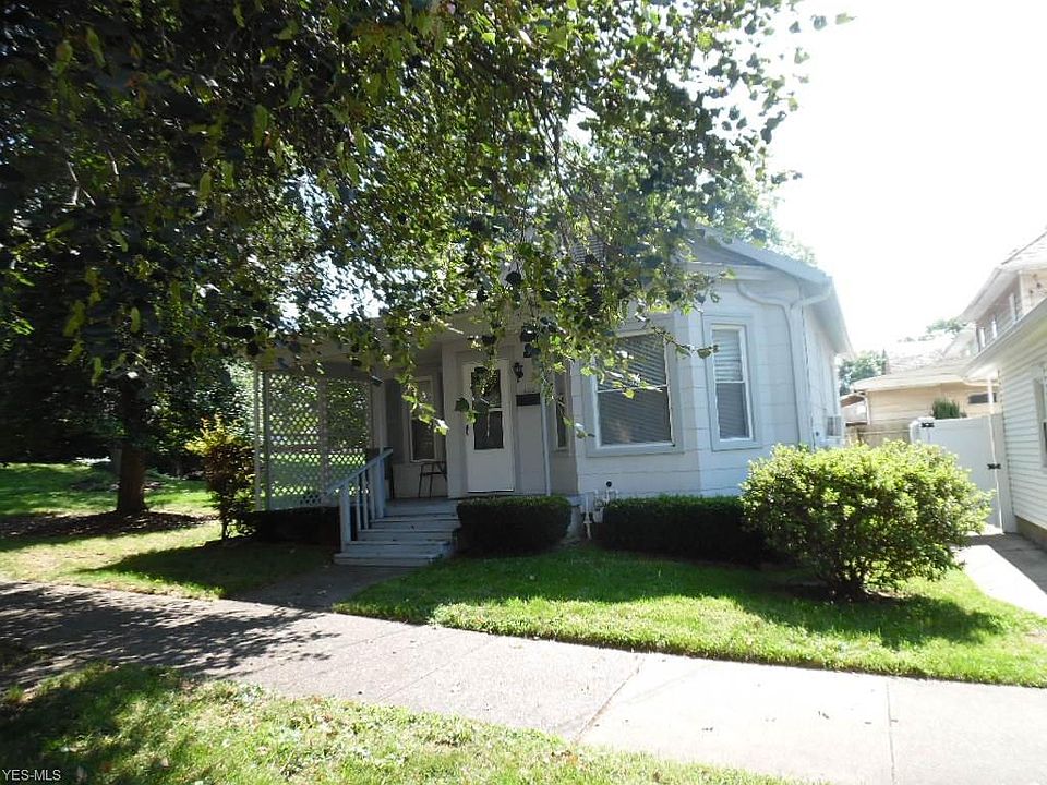 1st image of 402 Warren St