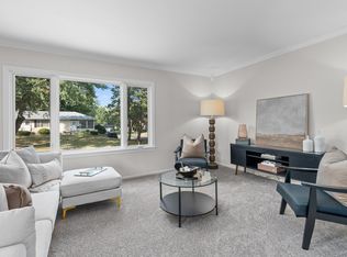 6233 Oak Knoll Dr, Woodbury, MN 55125