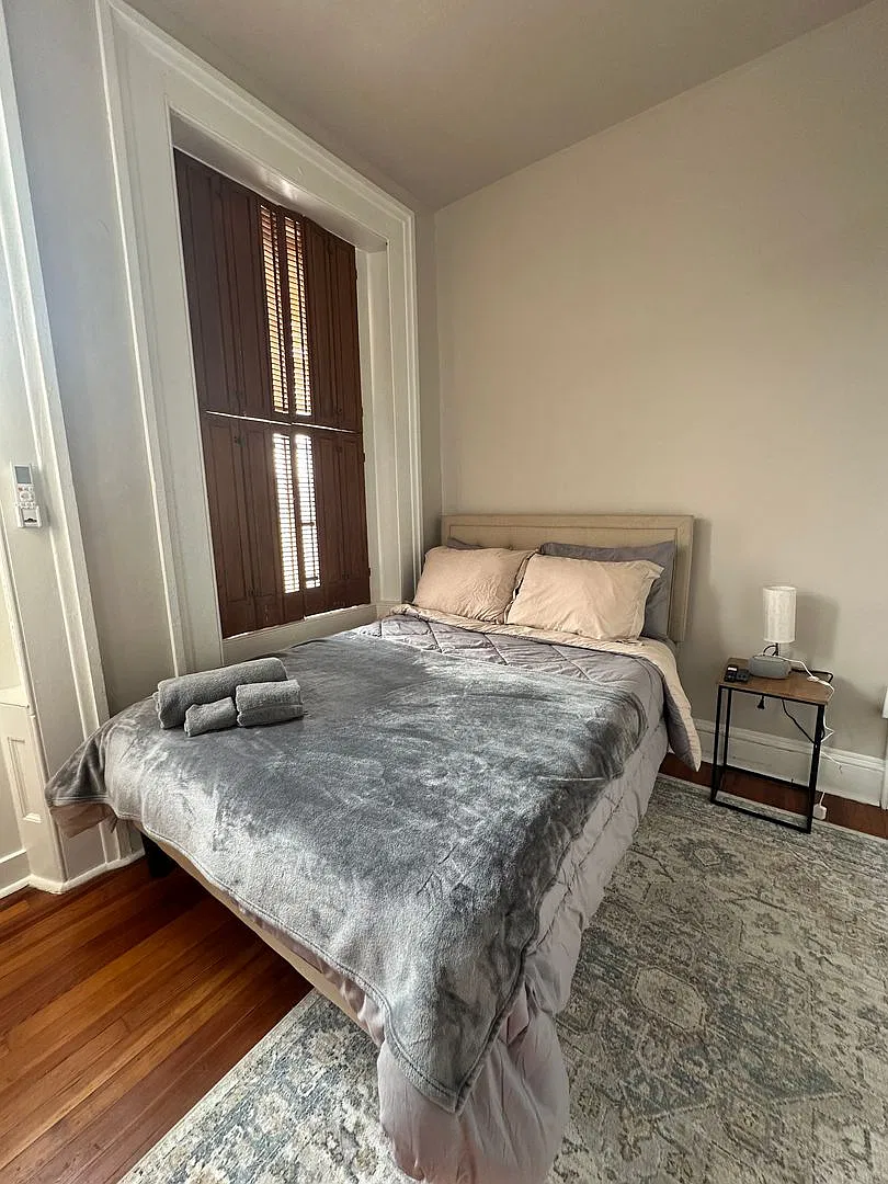 156-158 S Hanover Street — Photo 1