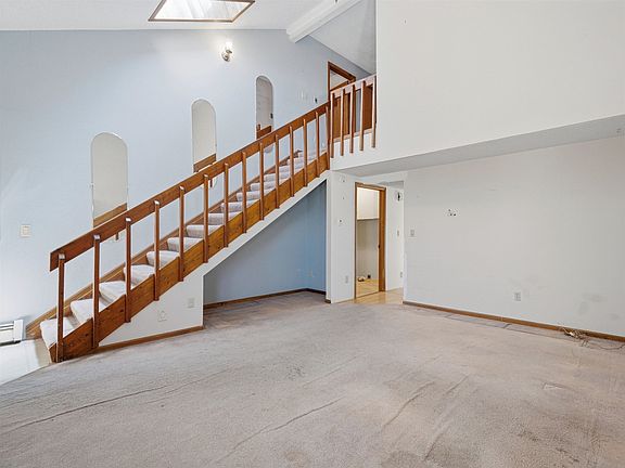 4th image of 913 Squire Ct