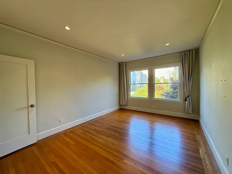 3542 Webster St — Photo 9
