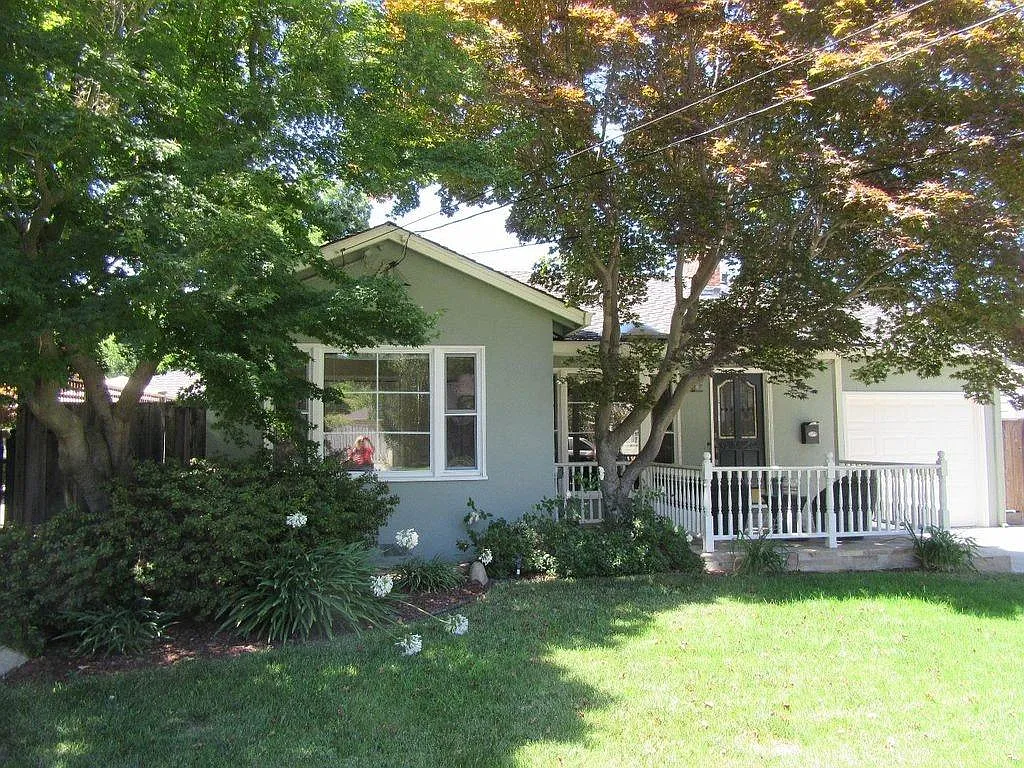 1177 Dean Ave photo 1