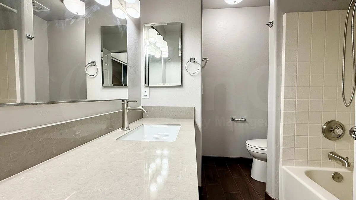 2 bed, 2.0 bath, 1091 sqft, $1,649 — Photo 4