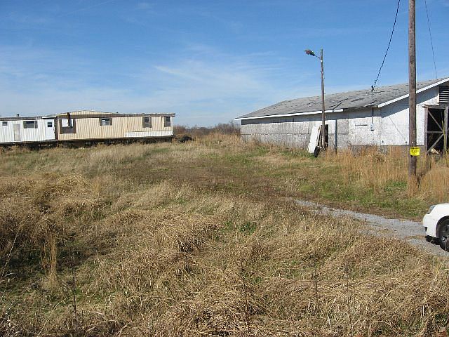 2nd image of 2053 Bush Rd