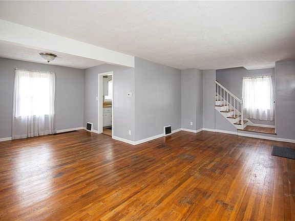 3rd image of 219 Woodside Ave NE