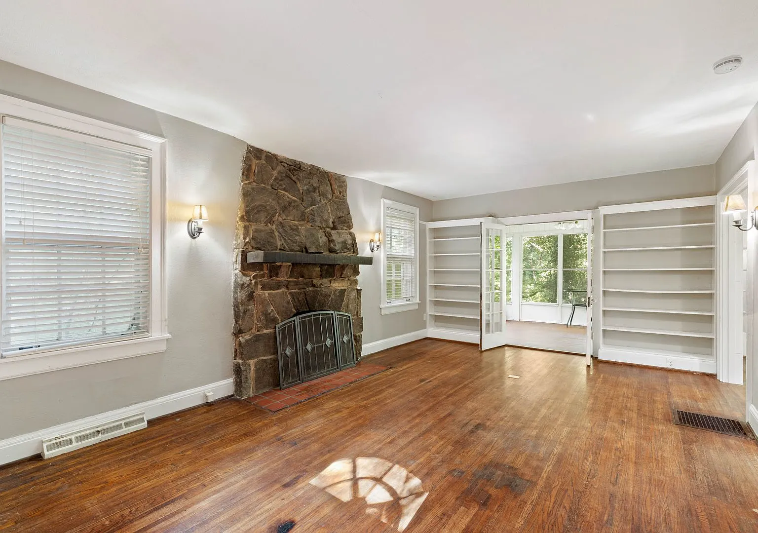 3 Bedroom 1.5 Bath House on Lookout Mountain — Photo 4