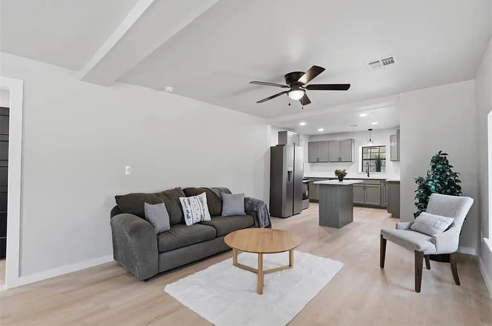 3 bed, 1152 sqft, $1,750 — Photo 4