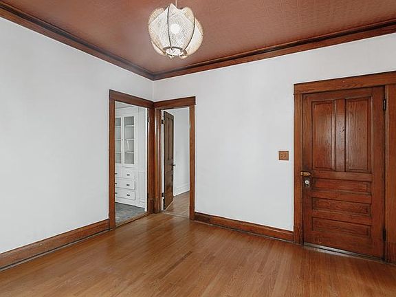 3rd image of 2514 N Francisco Ave #2