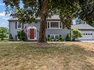 2 Forest Ln, Kennebunk, ME 04043