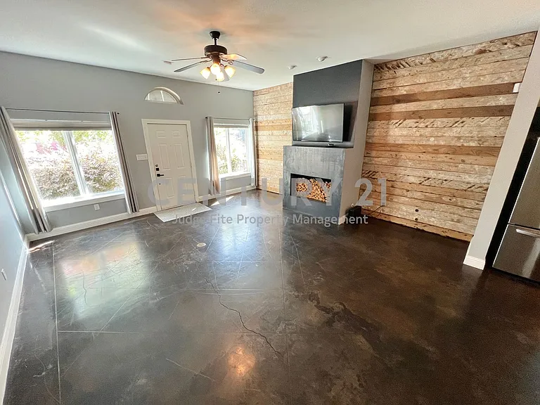 1813 S Ervay St — Photo 6