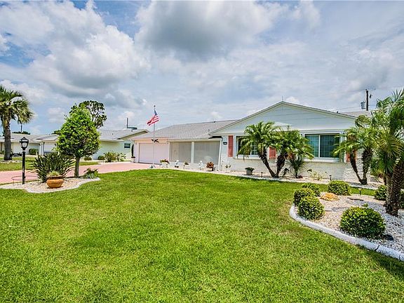 4th image of 821 Fox Hills Dr